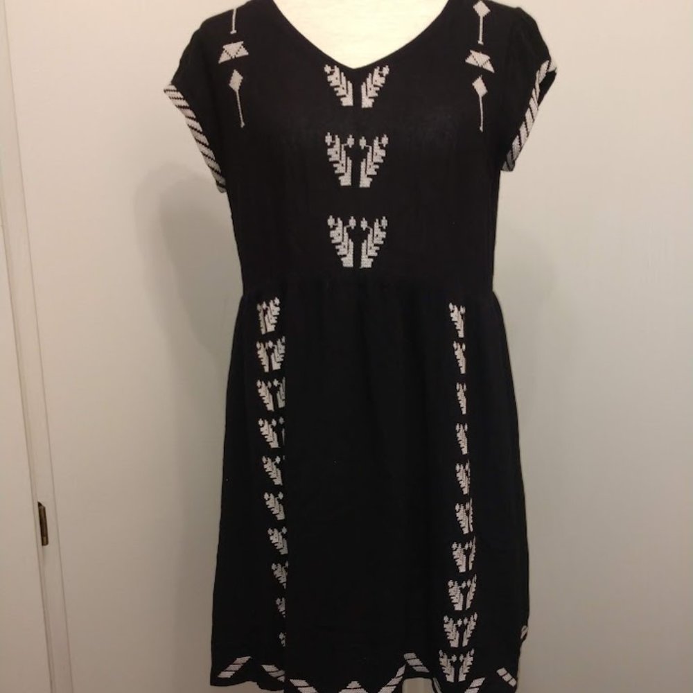 THML Black with Cream Embroidery Boho Rayon V-Neck Slip on dress, Size S